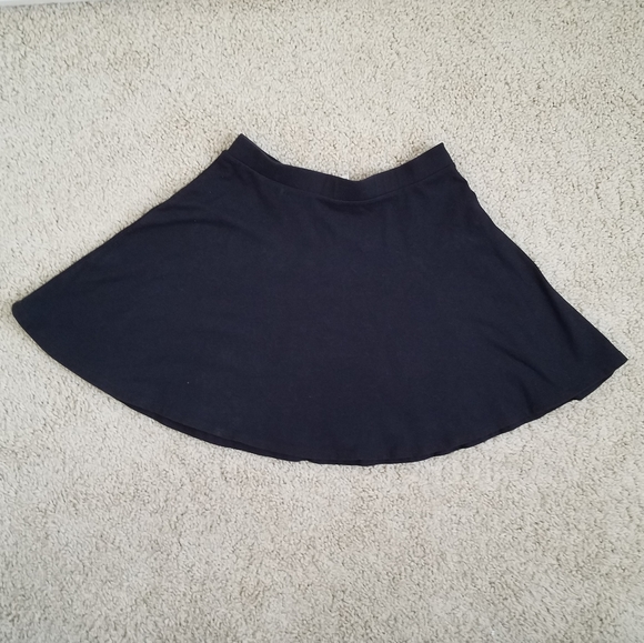 Forever 21 Dresses & Skirts - Forever 21 black skater skirt